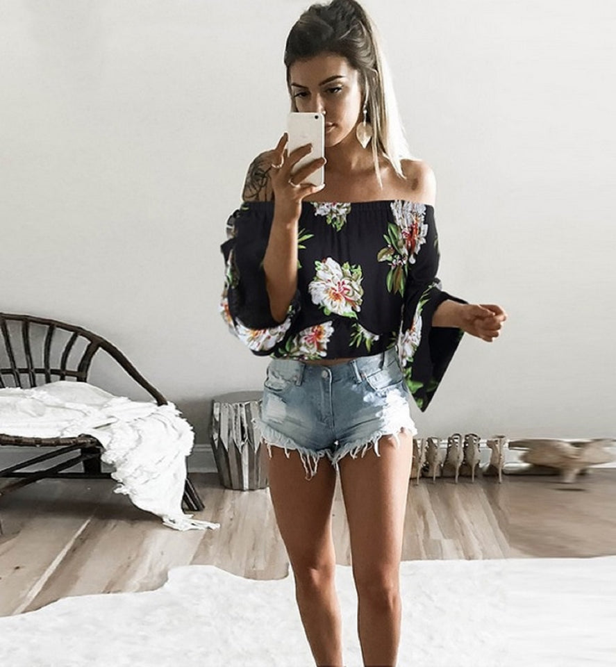 Blusinha Cut Ombro Floral