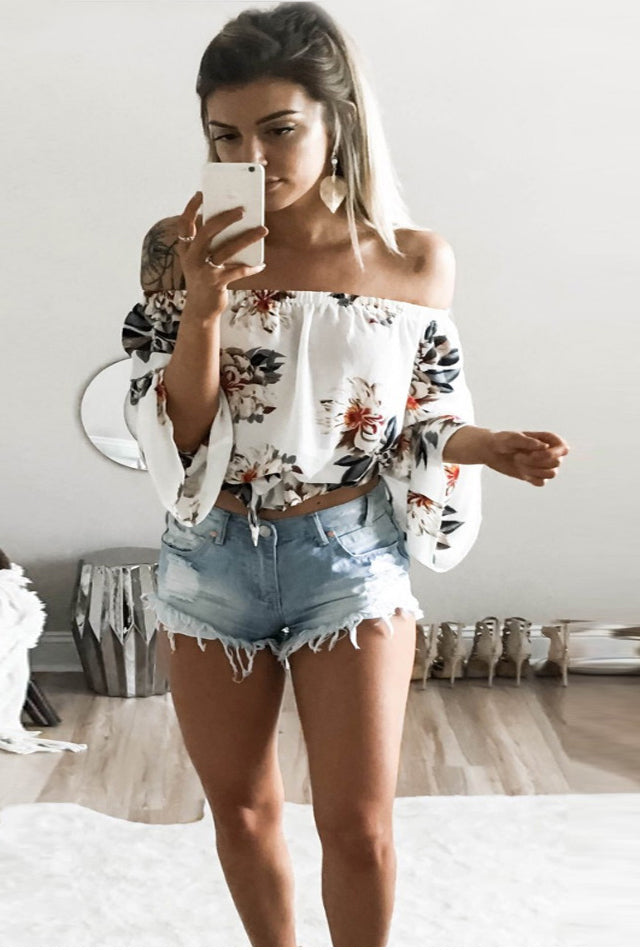 Blusinha Cut Ombro Floral